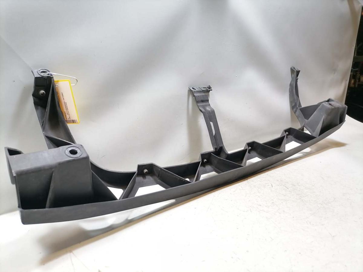 VW Passat 3BG original Grilltr&auml;ger Plastik-Verst&auml;rkung St&uuml;tzteil Sto&szlig;f&auml;nger vorn oben Bj.2005